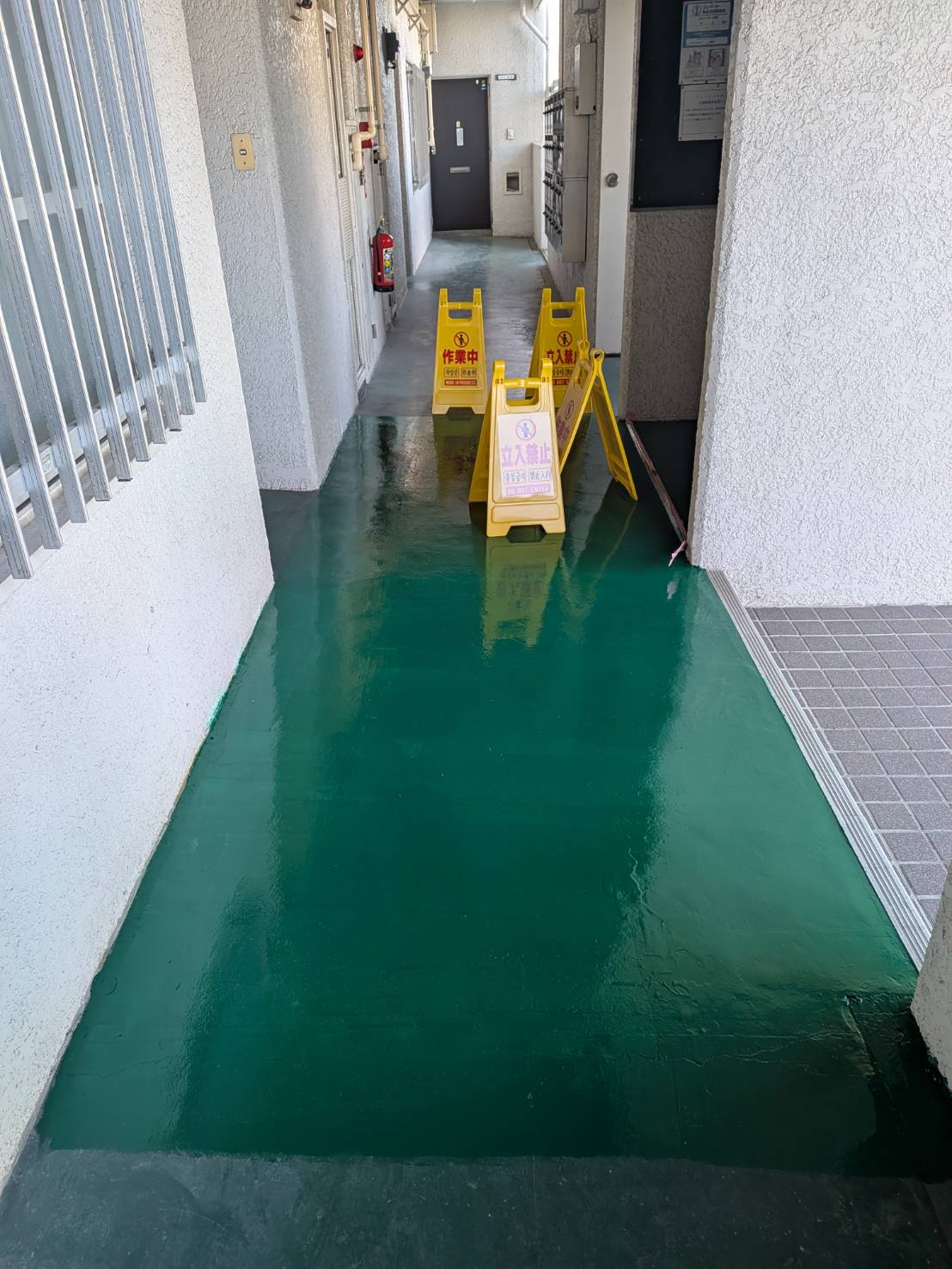 床の塗り替え工事